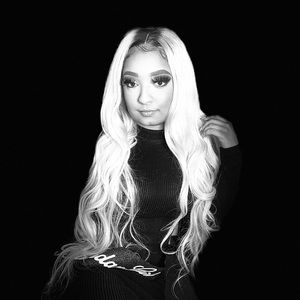 Meet your Posher, Leona